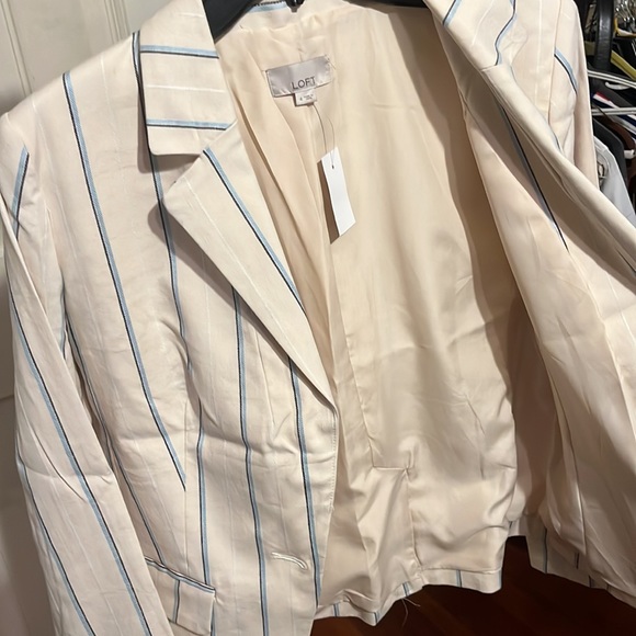 Women’s loft jacket. Beige size 4 with small blue, gray and white stripes - Picture 3 of 6
